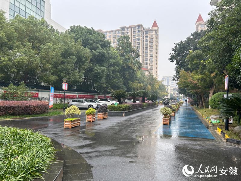Yijiang district Nanrui Street Aoyun Kangcheng Community Newly Built Road. People's Daily reporter Gao Feiyue photo